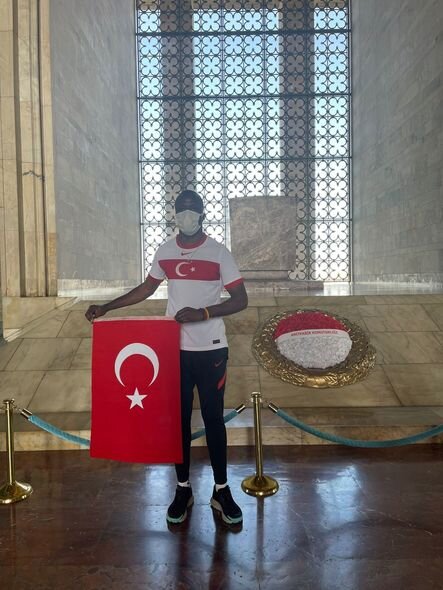 Ölkəmizə vurğun olan Seneqal əsilli fransalı: "Evimdə Azərbaycan bayrağı asılıb" - FOTO