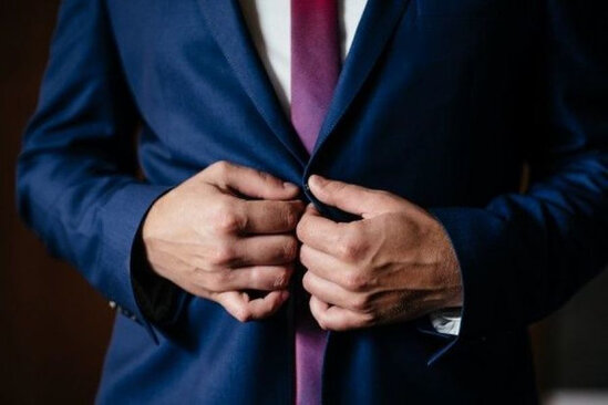 Nazir vəzifəli şəxsi işdən çıxartdı - FOTO