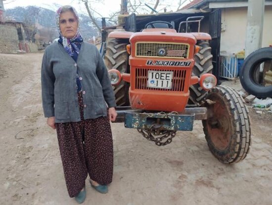 Azərbaycan nömrəli avtomobil qaydaları pozdu, cərimə traktor sürücüsü qadına yazıldı - FOTO