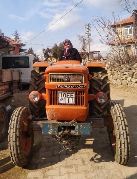 Azərbaycan nömrəli avtomobil qaydaları pozdu, cərimə traktor sürücüsü qadına yazıldı - FOTO