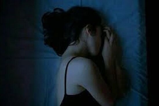 Onunla barışmayan arvadını yatdığı yerdə öldürmək istədi - TƏFƏRRÜAT