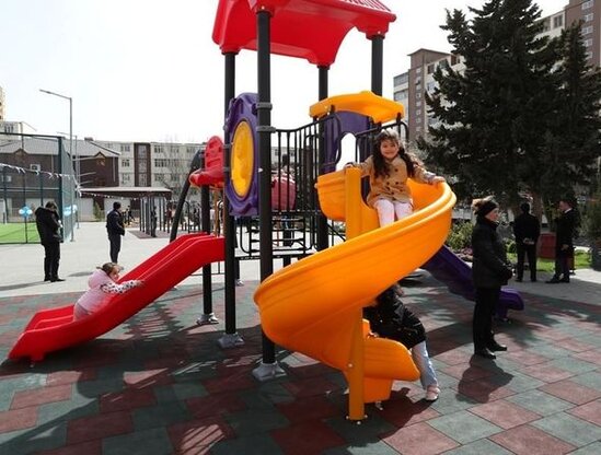 Leyla Əliyeva "Bizim həyət" layihəsi çərçivəsində növbəti həyətin açılışında iştirak edib - FOTO