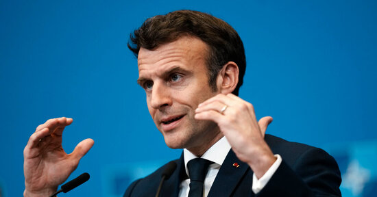 Makronun "açıq-saçıq" fotosu gündəm oldu - FOTO