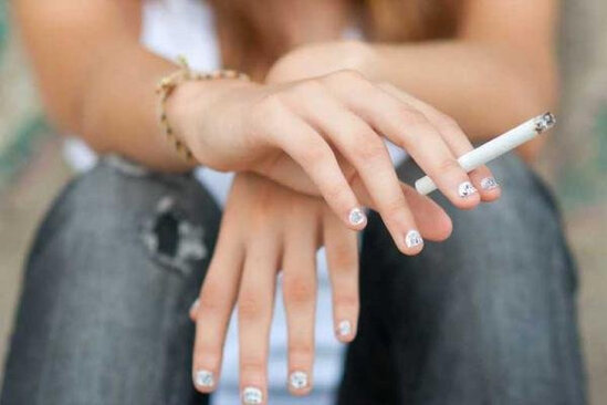 Şiddətə məruz qalan aktyor: "Arvadım siqareti üzümə basdı, atdığı içki şüşəsi barmağımı kəsdi" - FOTO