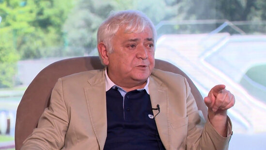 Aqil Abbas: "Universitetə şortiklə gedən gicdir" - VİDEO