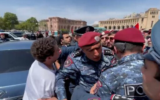 Paşinyana qarşı aksiyaya "hədiyyə" gətirdilər