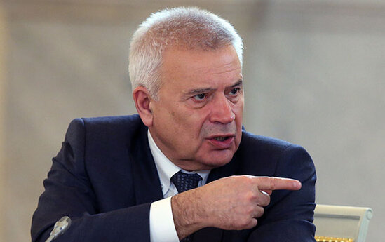 Putin Vahid Ələkbərovu təltif edib