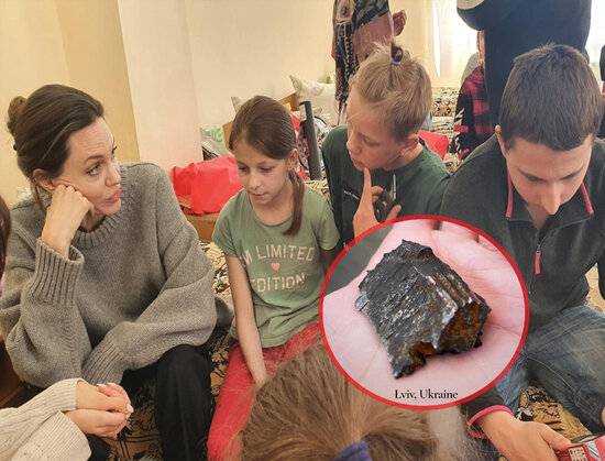 Ancelinadan kövrəldən paylaşım: "Balaca qız oynatdığı "daş"ın qəlpə olduğunu bilməyib" - FOTO