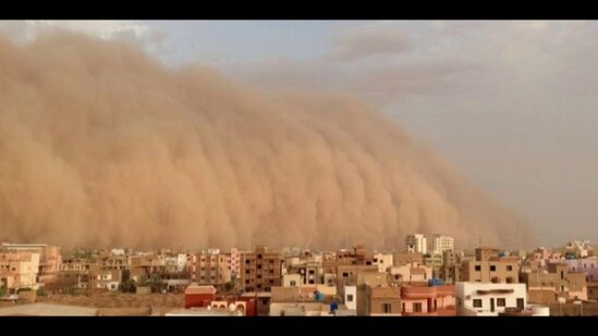 İraqda qum fırtınası - Uçuşlar dayandırıldı - VİDEO