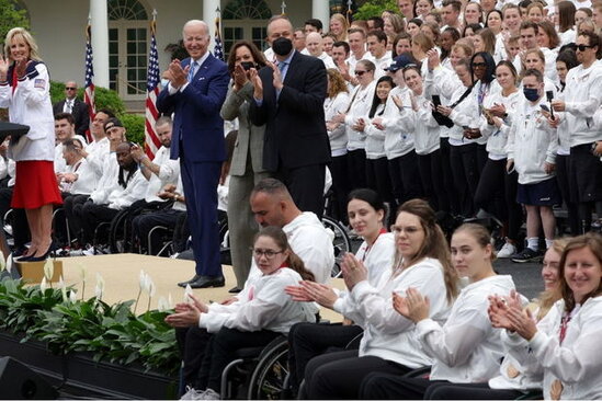 Bayden əlil arabasındakı gəncə "tullanma", kor idmançıya isə "kameraya bax" dedi - VİDEO