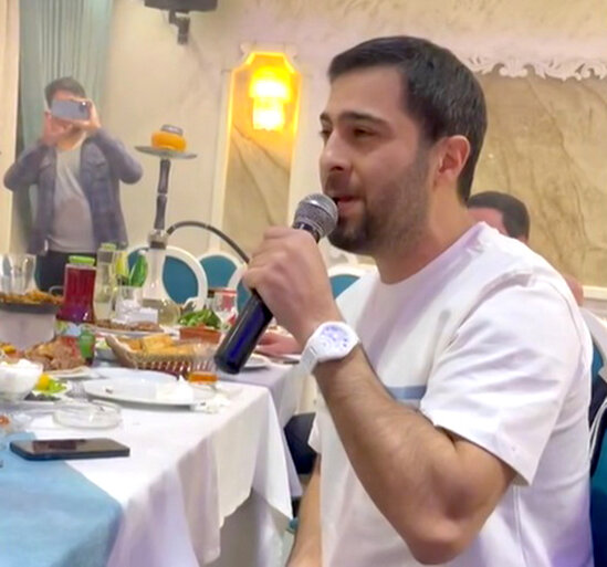 Namiq Qaraçuxurlu illər sonra meyxanaçılarla bir arada - VİDEO