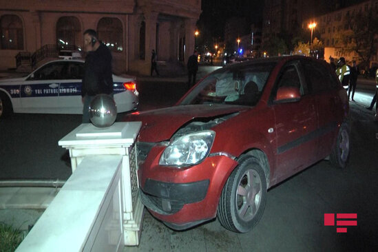 Bakıda taksi qəzaya uğrayıb - FOTO/VİDEO