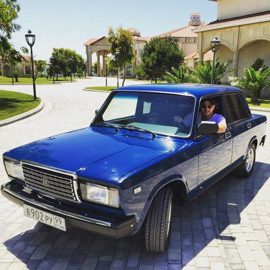 Emin Ağalarovun bahalı, lüks və retro AVTOMOBİLLƏRİNİN GÖRÜNTÜLƏRİ - FOTO