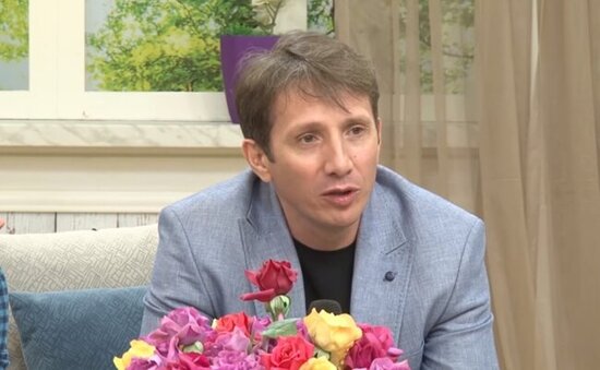 Azər Axşam bəzi televiziya rəhbərlərini və aparıcıları yıxdı-sürüdü - VİDEO