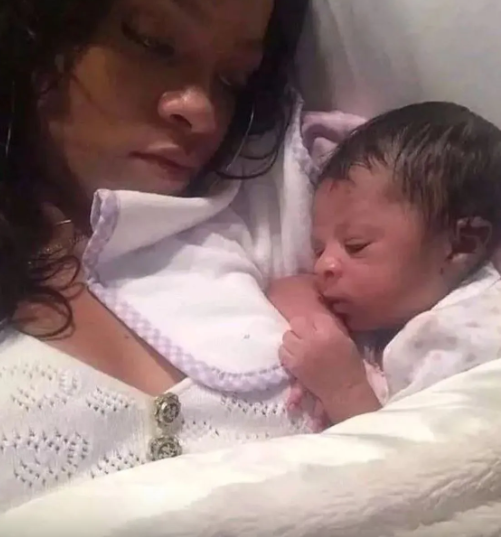 Bu da Rihannanın yeni doğulan oglunun ilk FOTOLARI