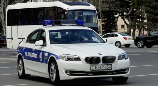 Polis hamilə qadını xəstəxanaya bu cür çatdırdı – VİDEO