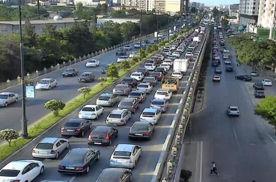 Bakının bəzi küçə və prospektlərində sıxlıq müşahidə edilir - SİYAHI