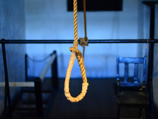 Azərbaycanda məktəbli qız intihar etdi