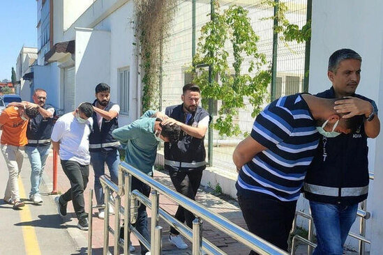 17 yaşlı qızının telefonuna baxan ata dəhşət yaşadı - FOTO