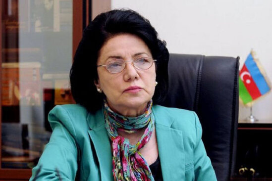 İlham Əliyev Firəngiz Əlizadəni təltif etdi