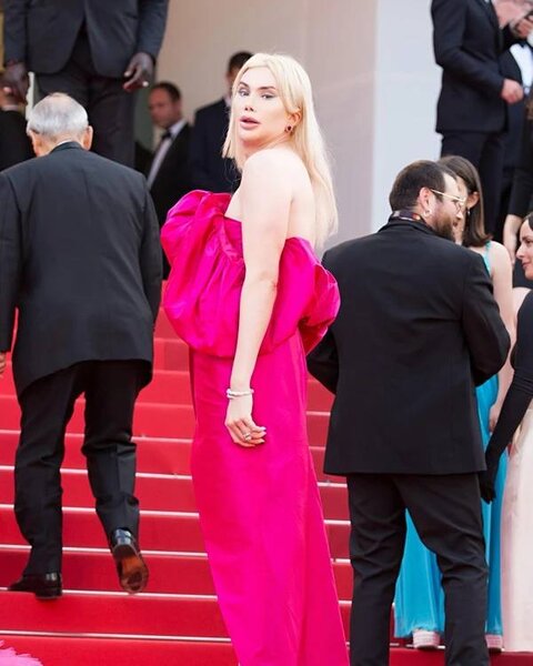 Britaniyalı oğlan koreyalı qız müğənniyə bənzəmək üçün 150 min dollarlıq əməliyyat etdirdi - FOTO