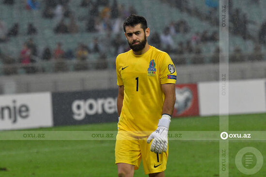 Azərbaycan millisinin qapıçısına Buffonun forması hədiyyə edildi - FOTO