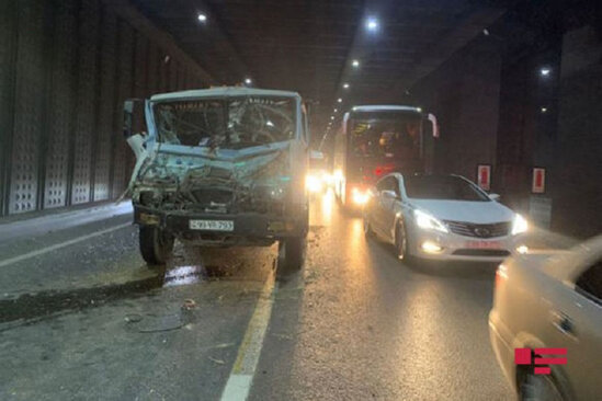 İki "KamAZ" toqquşdu, yolda tıxac yarandı – FOTO