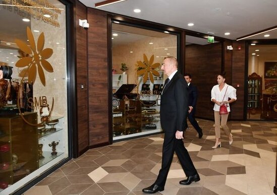 İlham Əliyev və Mehriban Əliyeva "Şərq Bazarı" kompleksinin açılışında - FOTO