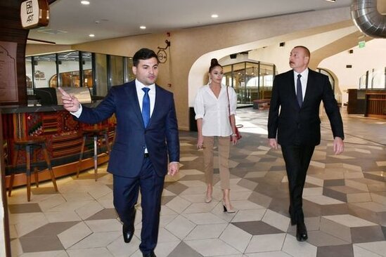 İlham Əliyev və Mehriban Əliyeva "Şərq Bazarı" kompleksinin açılışında - FOTO