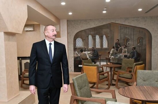 İlham Əliyev və Mehriban Əliyeva "Şərq Bazarı" kompleksinin açılışında - FOTO