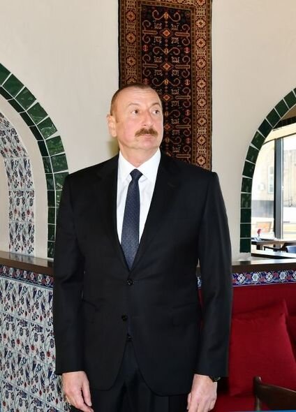 İlham Əliyev və Mehriban Əliyeva "Şərq Bazarı" kompleksinin açılışında - FOTO