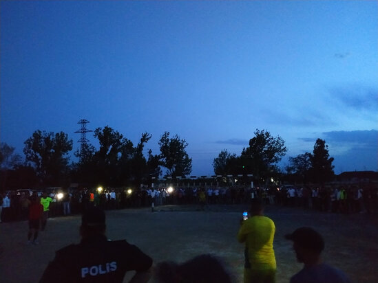 Azərbaycanda telefon işığında final oyunu keçirildi - FOTO