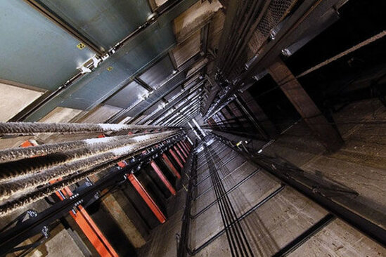 Liftin qırılması zamanı övladı və nəvəsi xəsarət alan vəzifəli şəxs detalları açıqladı