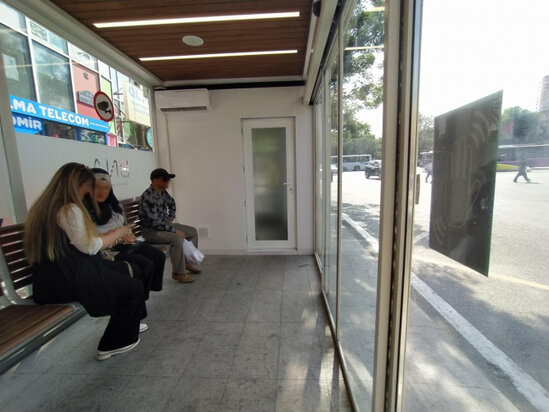 Bakıda ilk kondisionerli avtobus dayanacağı istifadəyə verildi - FOTO