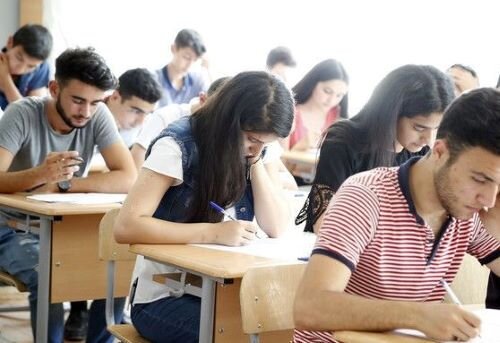 Ali məktəblərə qəbul imtahanları keçirildi: Yeddi nəfər qovuldu