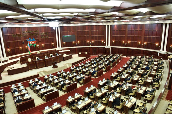 Azərbaycanda deputatların pulları kəsildi - VİDEO