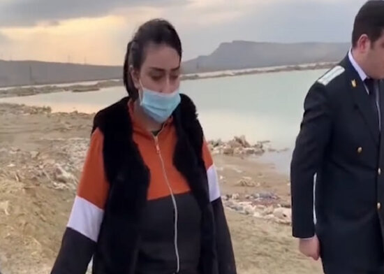 Bakıda əri ilə əlbir olub ögey anasını baltaladı və gölməçəyə atdı - DƏHŞƏTLİ QƏTLİN TƏFƏRRÜATI