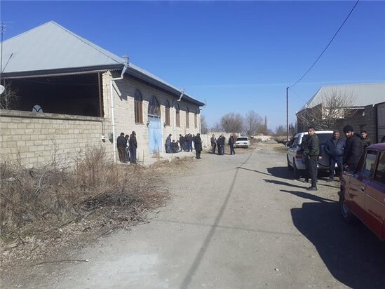 Hamilə xanımı və qızını öldürən şəxs məhkəməyə çıxarılır - Foto