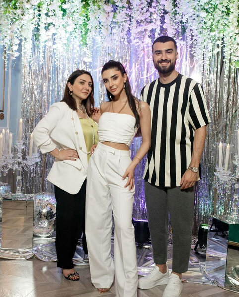 Anası Mahir Emreli ilə görüntülərini paylaşıb, onu təbrik etdi - FOTO