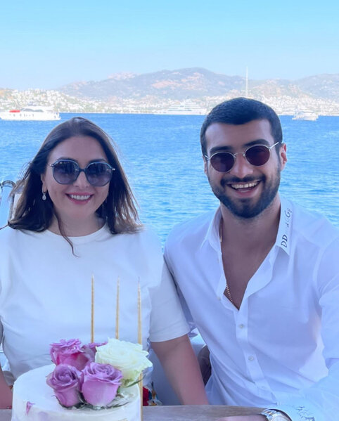 Anası Mahir Emreli ilə görüntülərini paylaşıb, onu təbrik etdi - FOTO