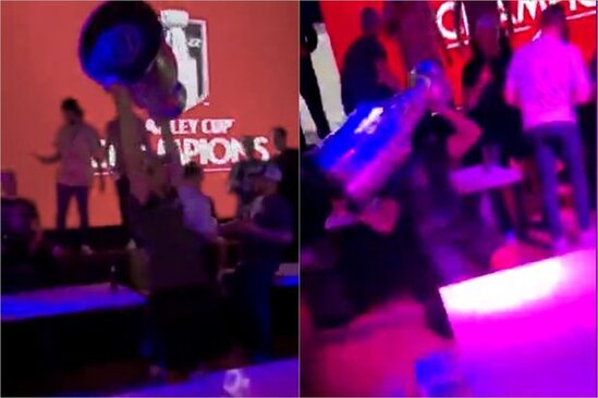 21 ildən sonra çempion olan komandanın oyunçuları kuboku iki dəfə yerə saldılar - FOTO/VİDEO