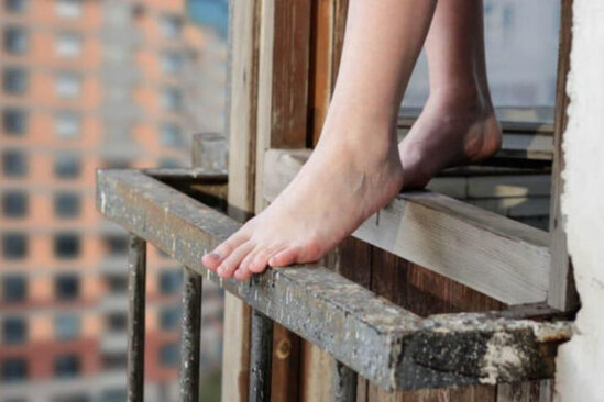 35 yaşlı qadın ATU-nun klinikasında intihar etdi