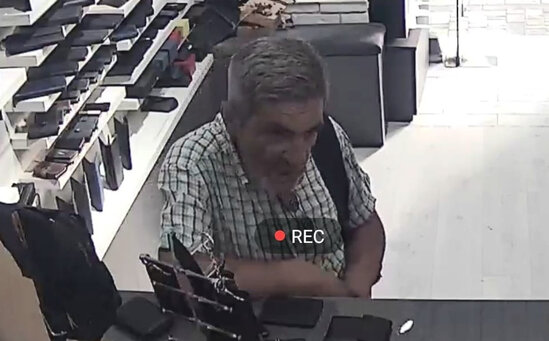 Mərhum Xalq artistinin oğlu mağazadan 150 manatlıq eynək oğurlayıb? - VİDEO