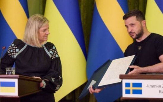 İsveçin baş naziri Zelenskiyə 1711-ci ilin tarixi sənədini təqdim etdi