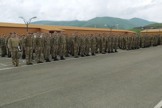 Azərbaycanda ehtiyatda olan bir qrup hərbçi təlim toplanışına çağırılıb - FOTO