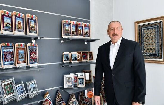 İlham Əliyev Ramana qəsəbəsində görülən abadlıq işləri ilə tanış olub - FOTO/VİDEO