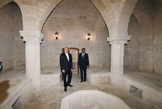 İlham Əliyev Ramana qəsəbəsində görülən abadlıq işləri ilə tanış olub - FOTO/VİDEO