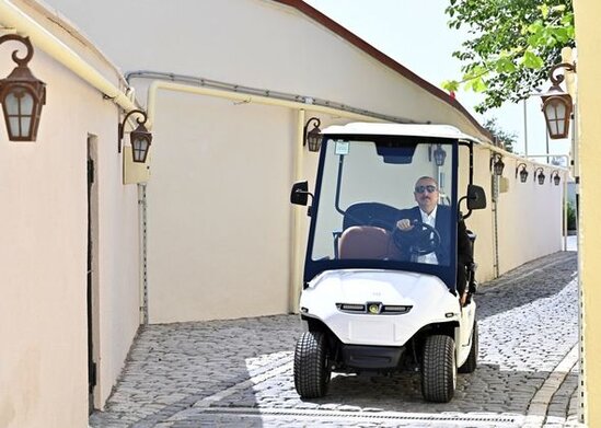 İlham Əliyev Ramana qəsəbəsində görülən abadlıq işləri ilə tanış olub - FOTO/VİDEO