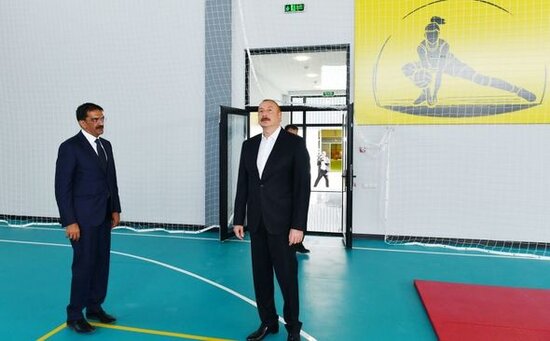 İlham Əliyev Ramana qəsəbəsində görülən abadlıq işləri ilə tanış olub - FOTO/VİDEO