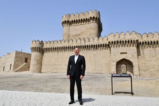 İlham Əliyev Ramana qəsəbəsində görülən abadlıq işləri ilə tanış olub - FOTO/VİDEO